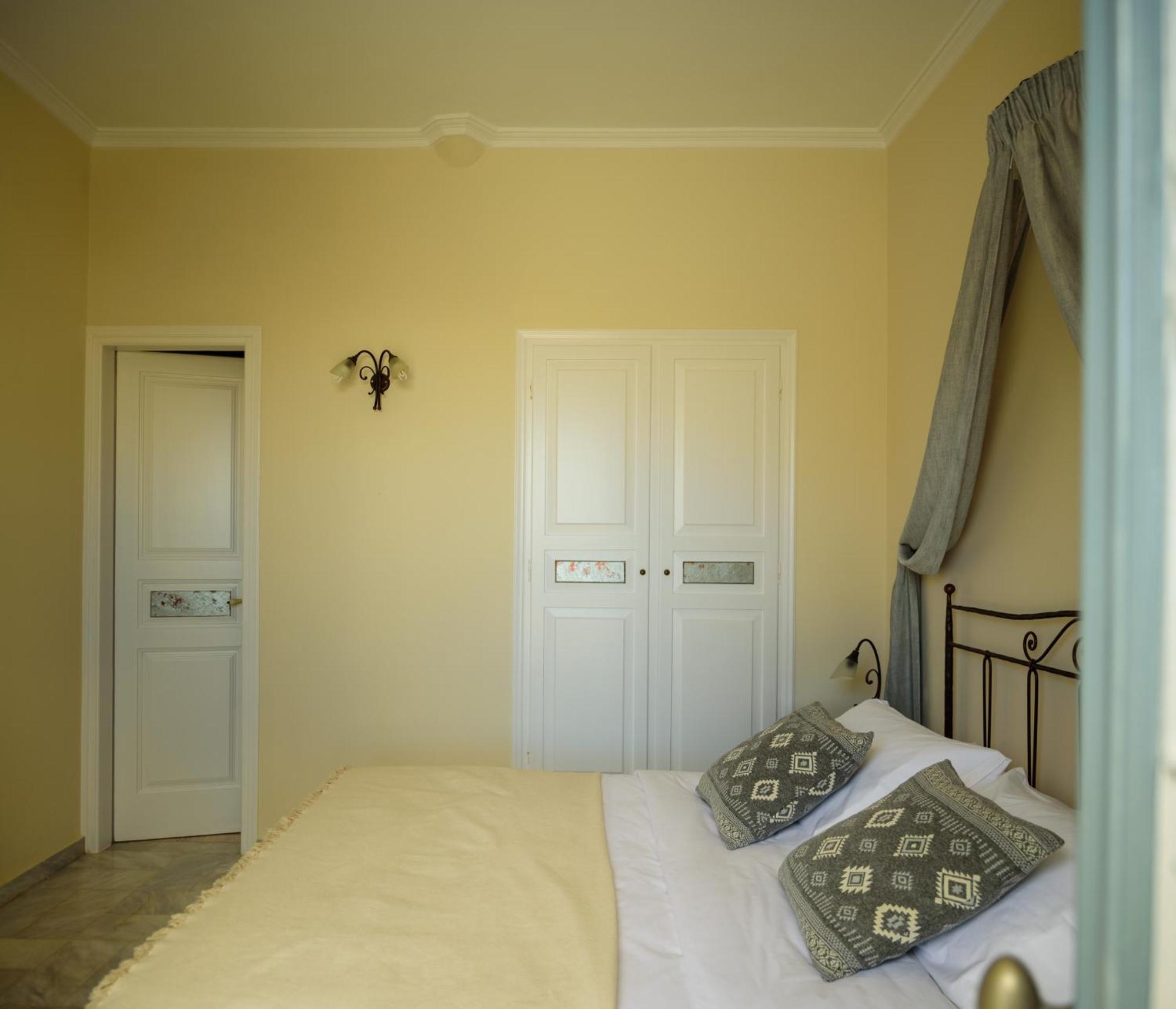 Ikio Concept Santorini Hotel Pyrgos Kallistis Luaran gambar