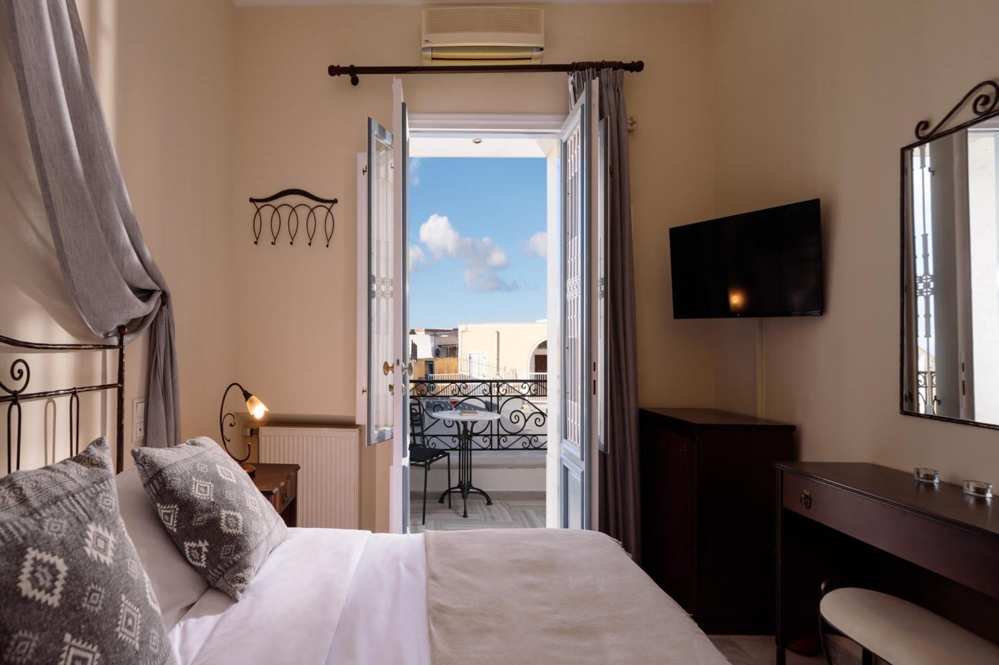 Ikio Concept Santorini Hotel Pyrgos Kallistis Luaran gambar