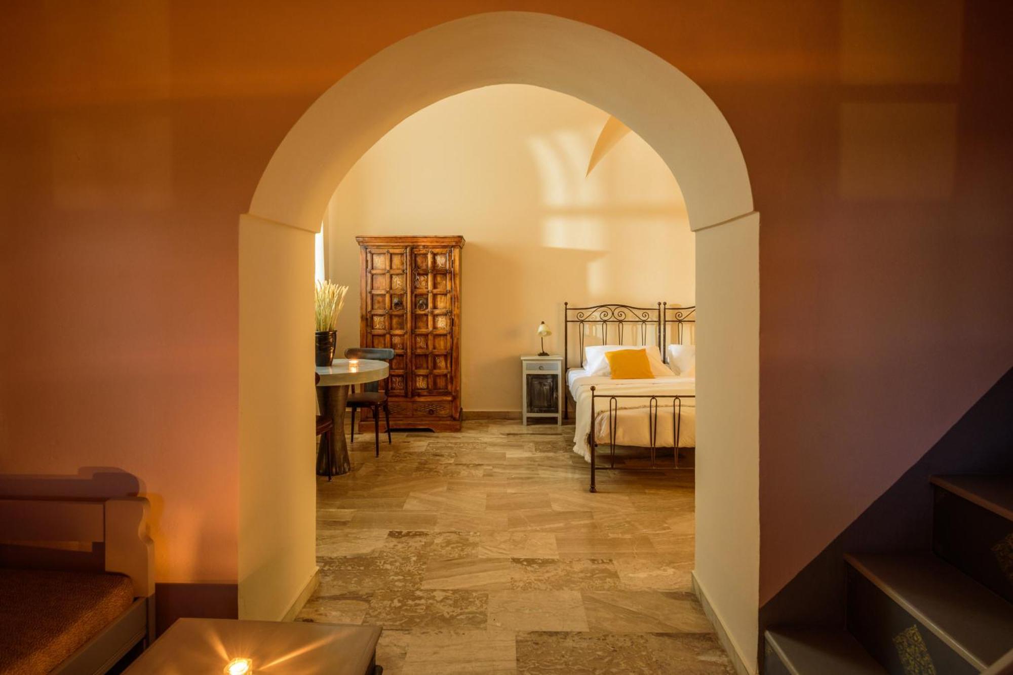 Ikio Concept Santorini Hotel Pyrgos Kallistis Luaran gambar