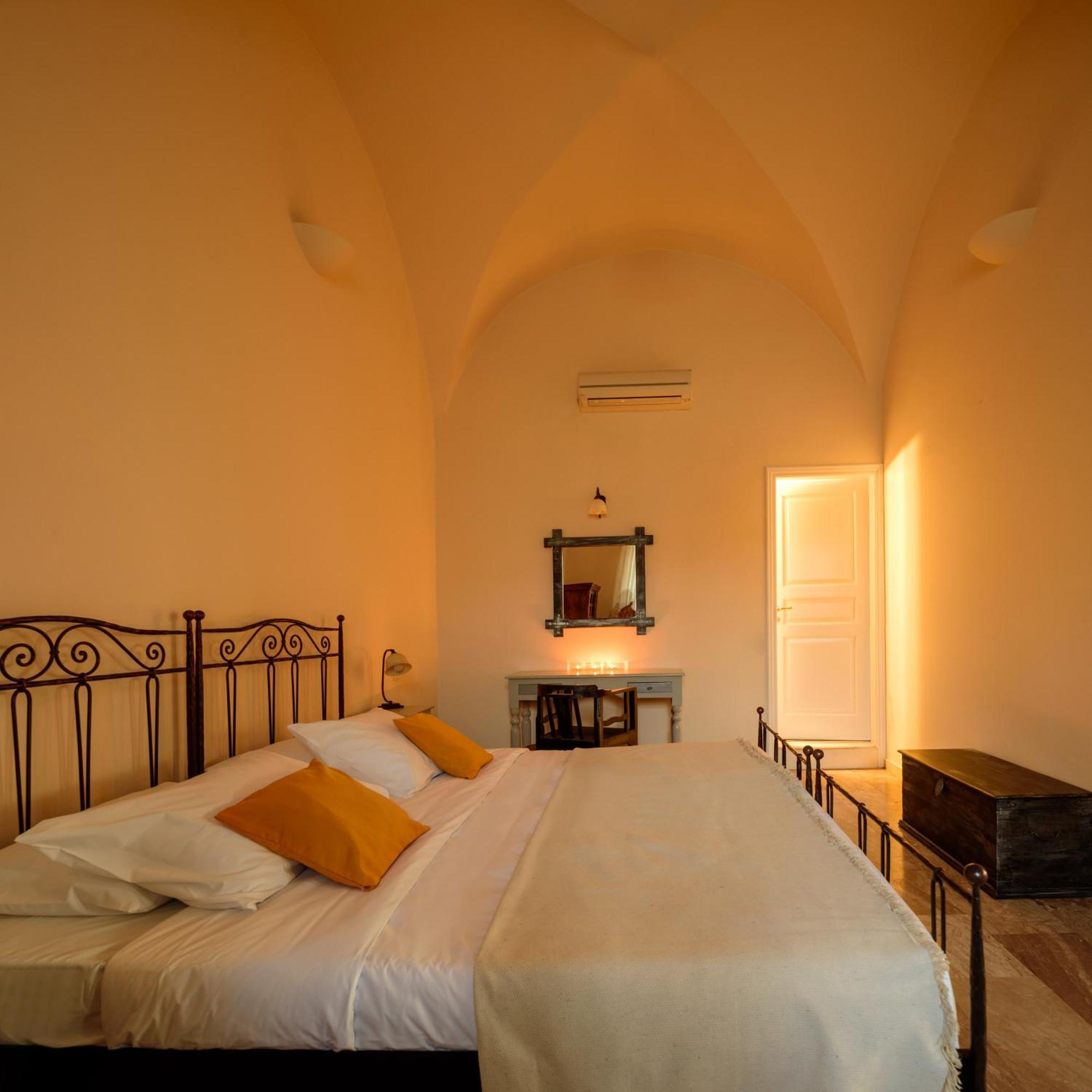 Ikio Concept Santorini Hotel Pyrgos Kallistis Luaran gambar