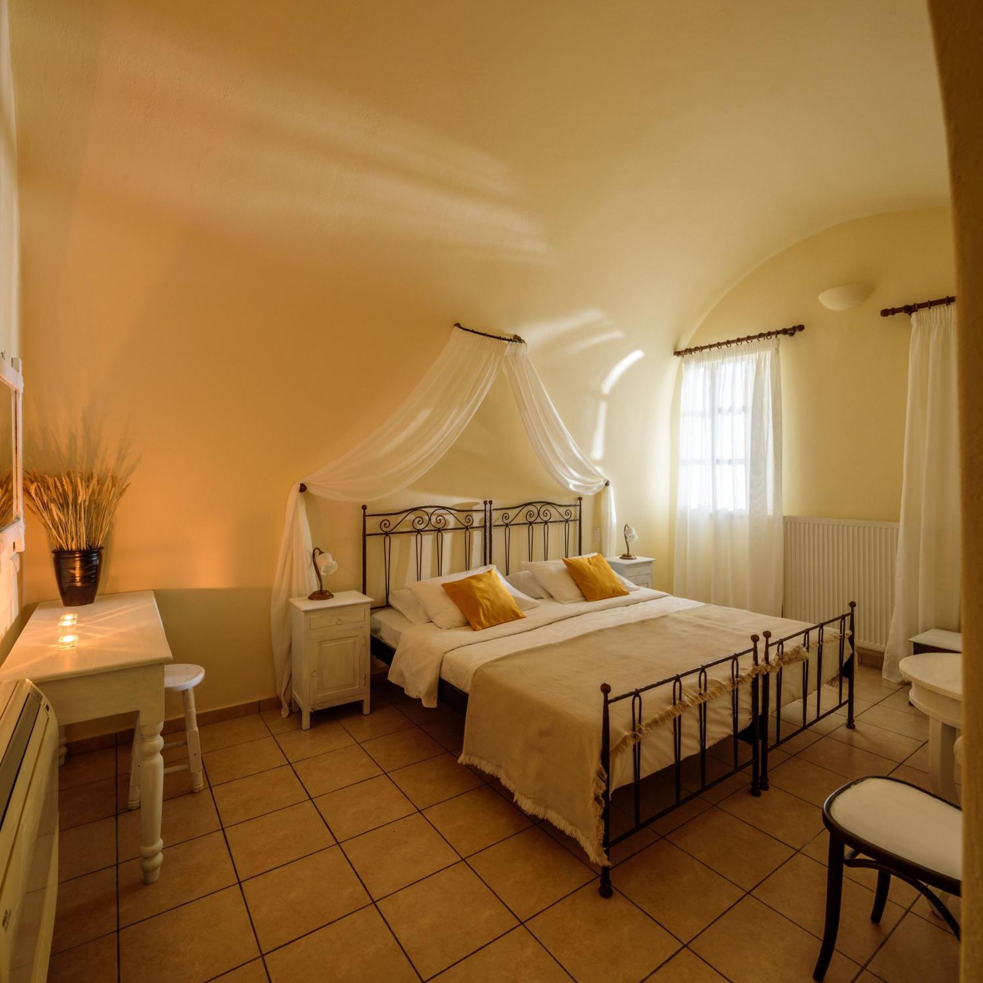 Ikio Concept Santorini Hotel Pyrgos Kallistis Luaran gambar